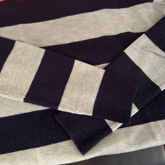 GAP Sweater - Picture 7 of 10